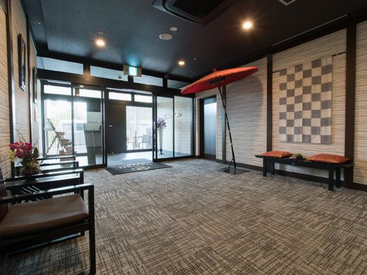 イスがあるエントランス