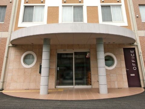「クレア城ノ内」のエントランス。バリアフリー設計で、階段を登ることは一切ない。