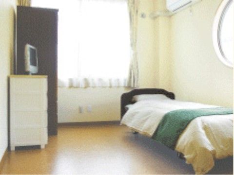 「高齢者介護施設 大地」居室。広々とした居室をご用意しました。