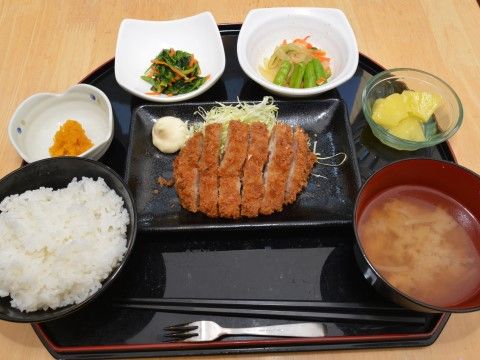 「高齢者介護施設 大地」お食事。栄養満点のお食事を皆様にお届けします。