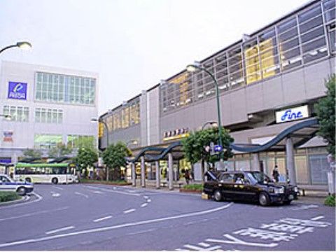 駅が近くにあり、徒歩で行くことができる。交通の便が良いため、ご家族様の来訪の際や、外出時に便利になっている。