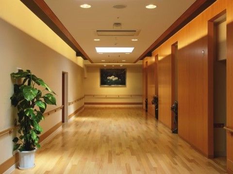 「ゆうらいふ長浜」のエントランス。気品高く清潔感あるエントランスホールになっている。