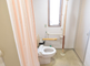 介護施設の清潔なトイレ空間