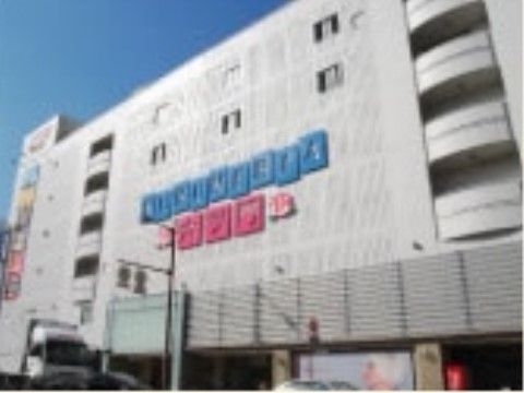 「MYM 1st STAGE」の周辺環境。大型ショッピングセンターも近くにあるので、便利である。