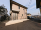 静かな住宅街に佇む施設