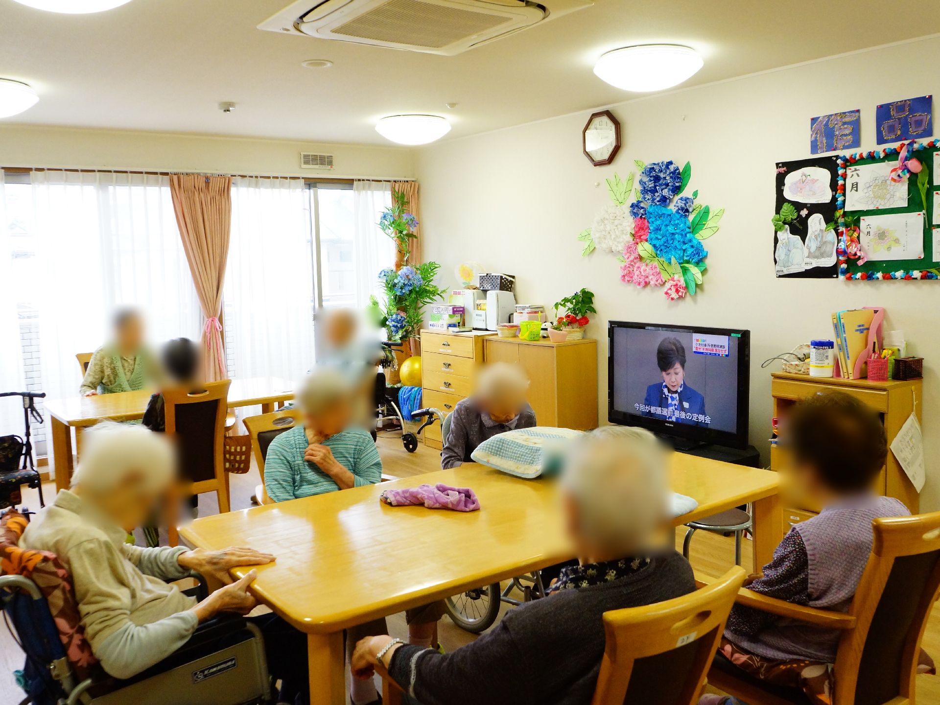 グループホームひまわり山手のダイニング。