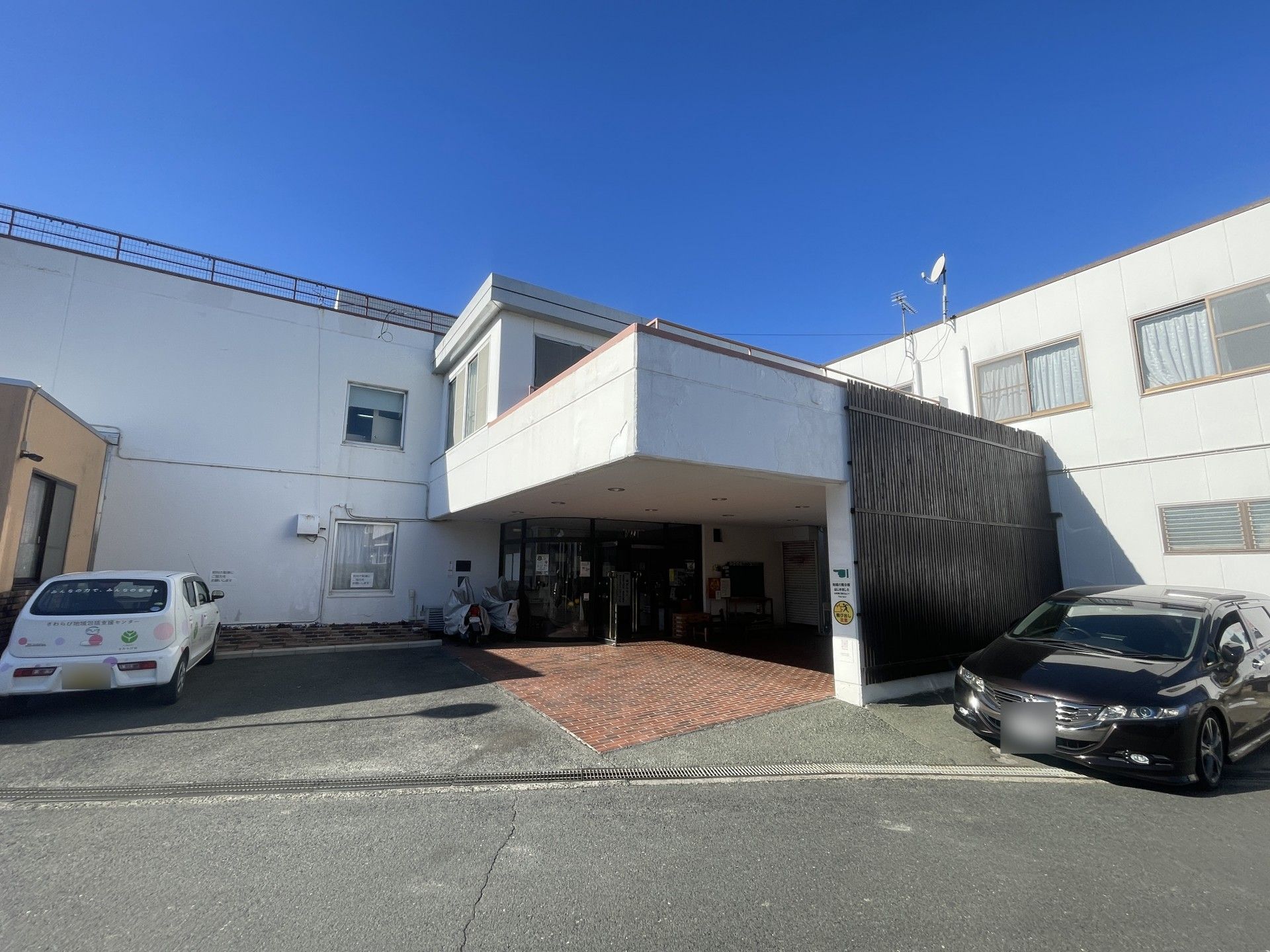エントランスの外観