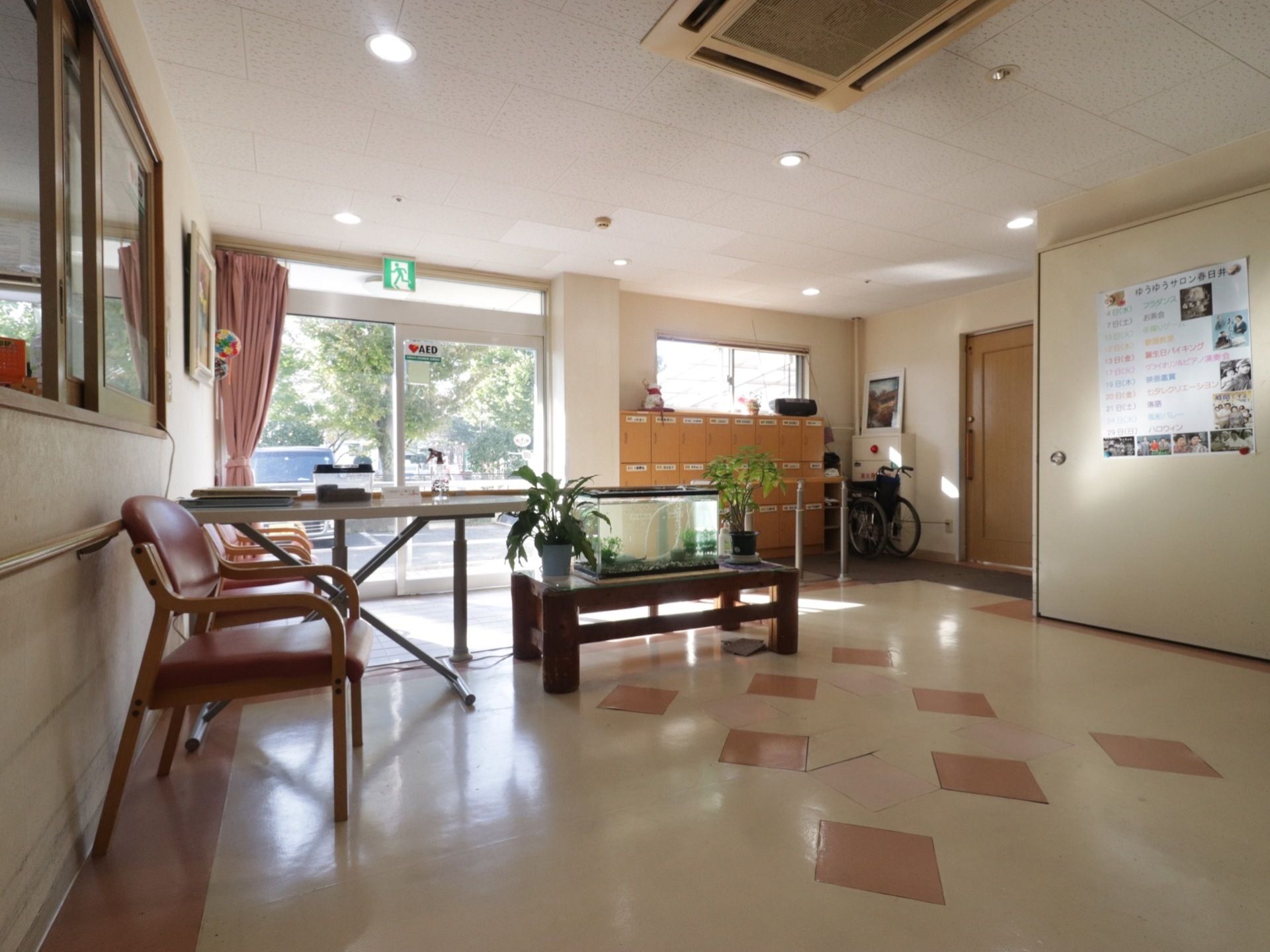転倒防止や避難時にスムーズに移動ができるよう玄関には靴箱が置かれ、常に整理整頓された状態を保っている。