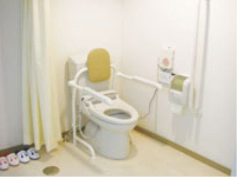 手すりのあるトイレ