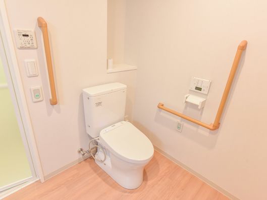 広々とした水洗トイレ