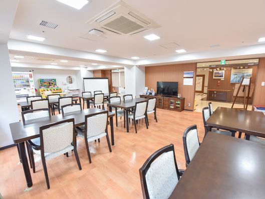 自動販売機やゲーム機もある談話室