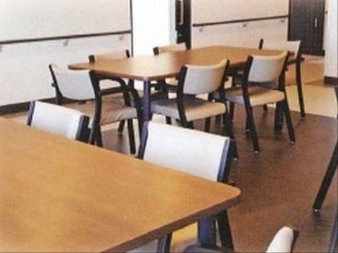 ふるさとホーム太田東新町のリビング。食事をするリビングは清潔感を大切にしています。