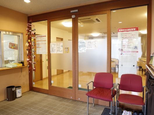 風除室の入り口には受付を設置