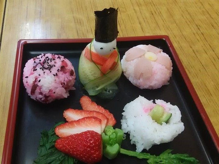 グループホームらんらん倶楽部のひな祭りのお食事