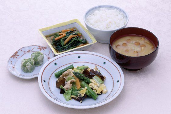 ご飯となめ茸の味噌汁がセットになったメニュー