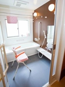 「ロイヤルレジデンス御殿山弐号館」の個別浴室。自分のペースで入浴が可能になっている。