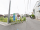 静かな住宅街に位置する施設