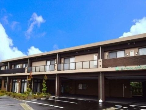 「ロイヤルレジデンス鵠沼」の外観。夜間も寝静まり、深い睡眠が取れる。