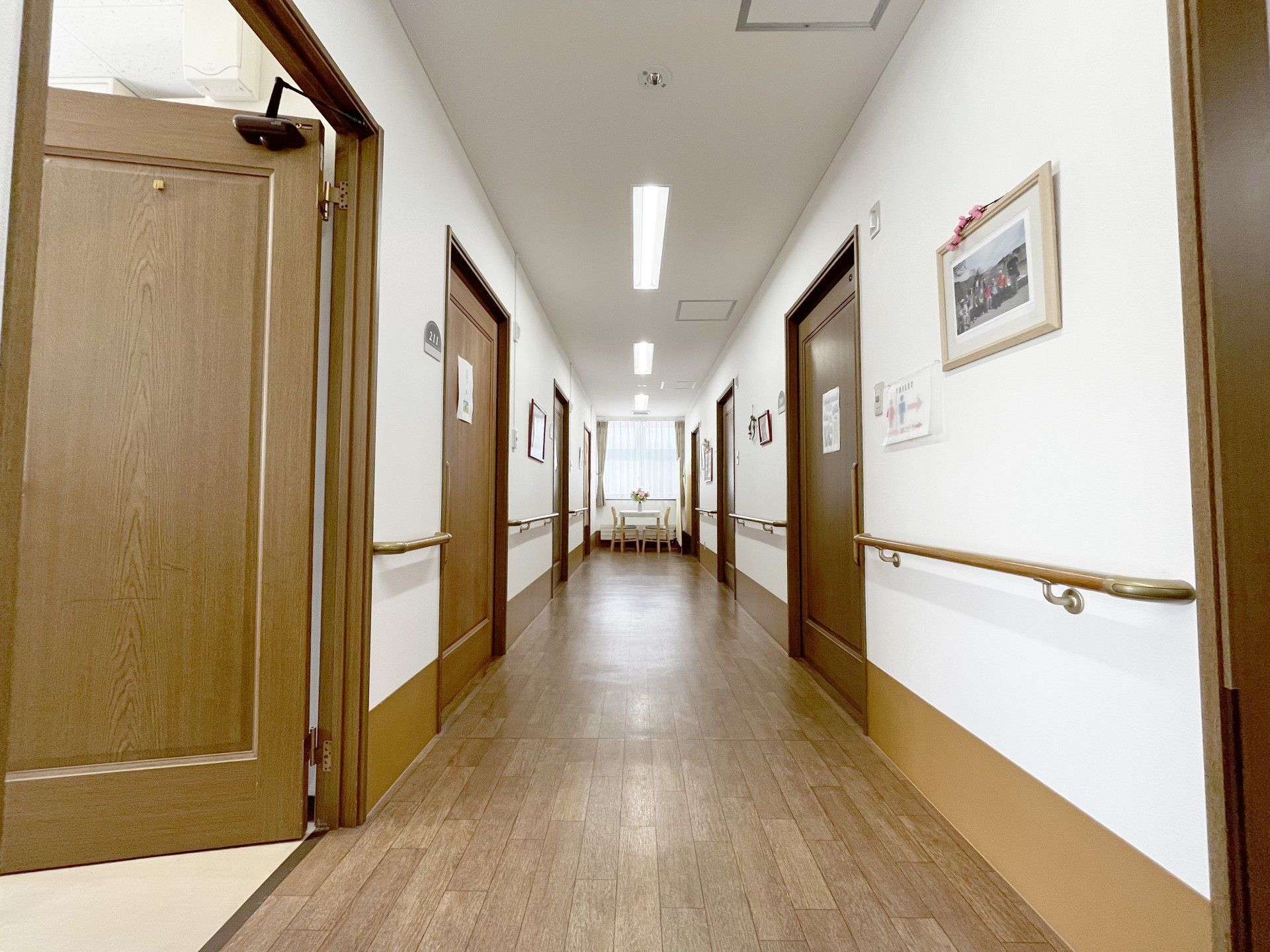 手すり付きの廊下