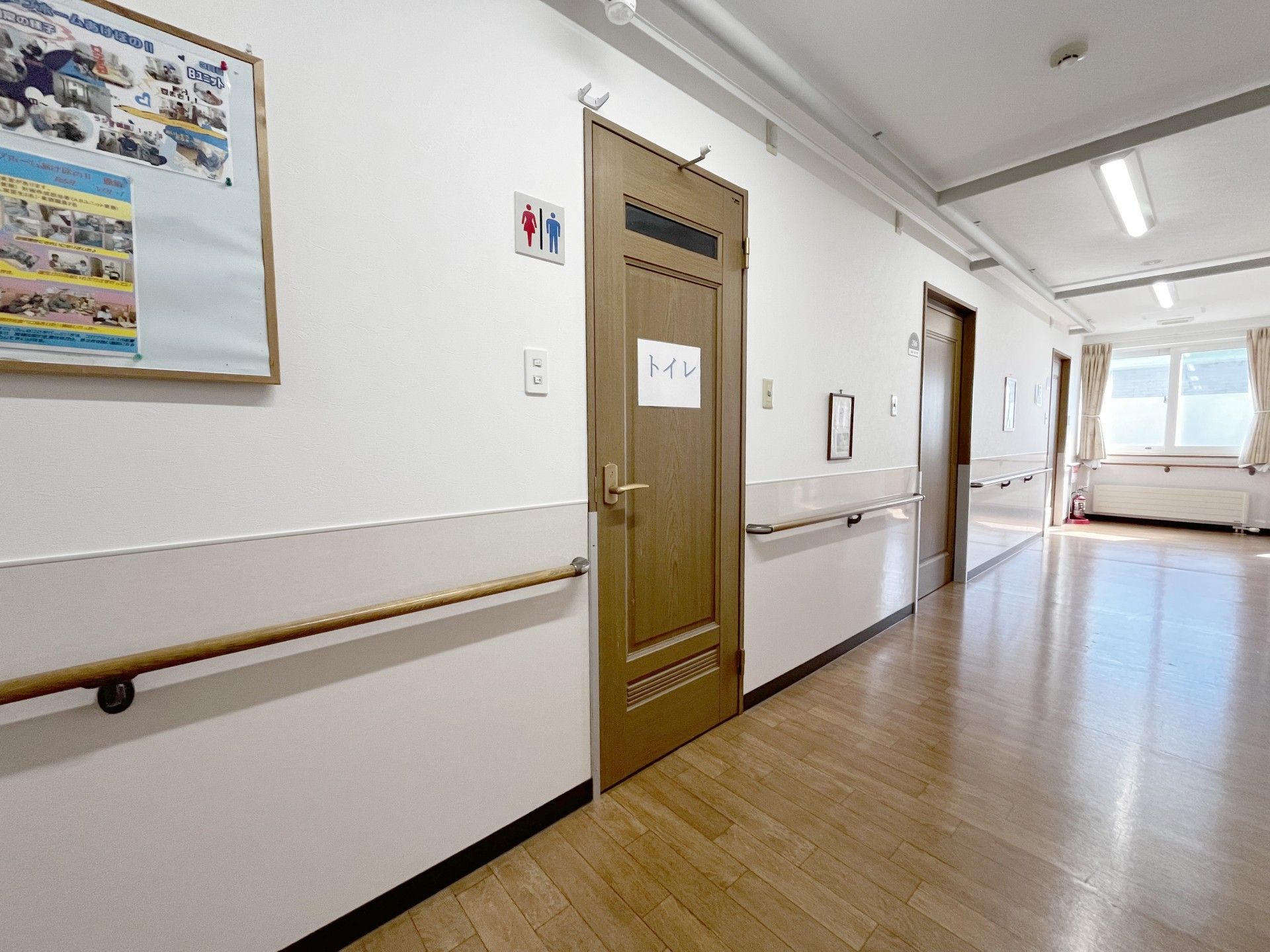 手すり付きの廊下