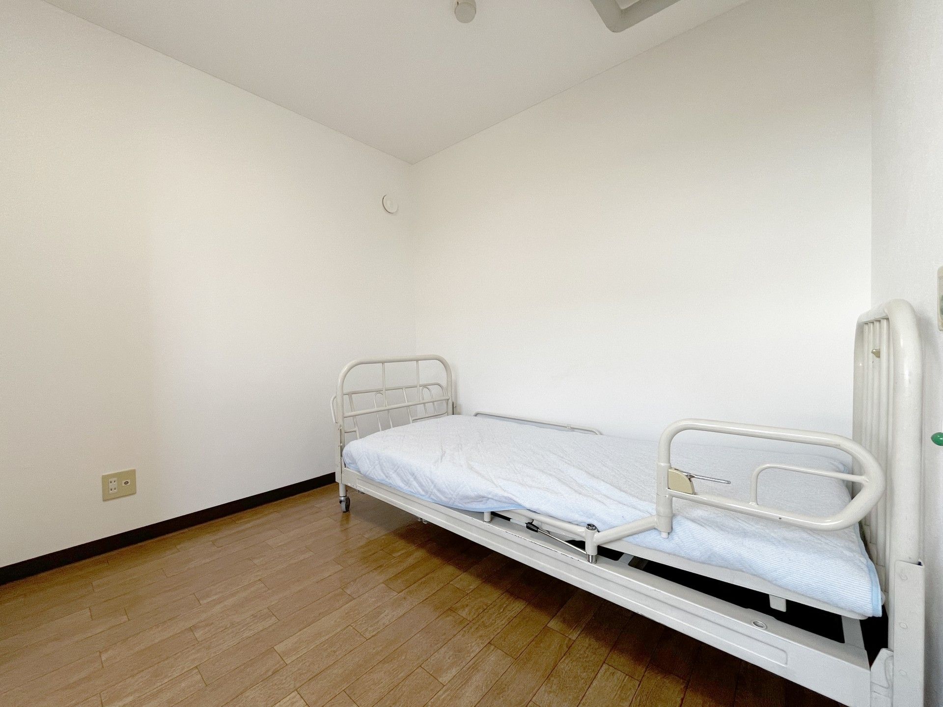 シンプルなベッドルーム