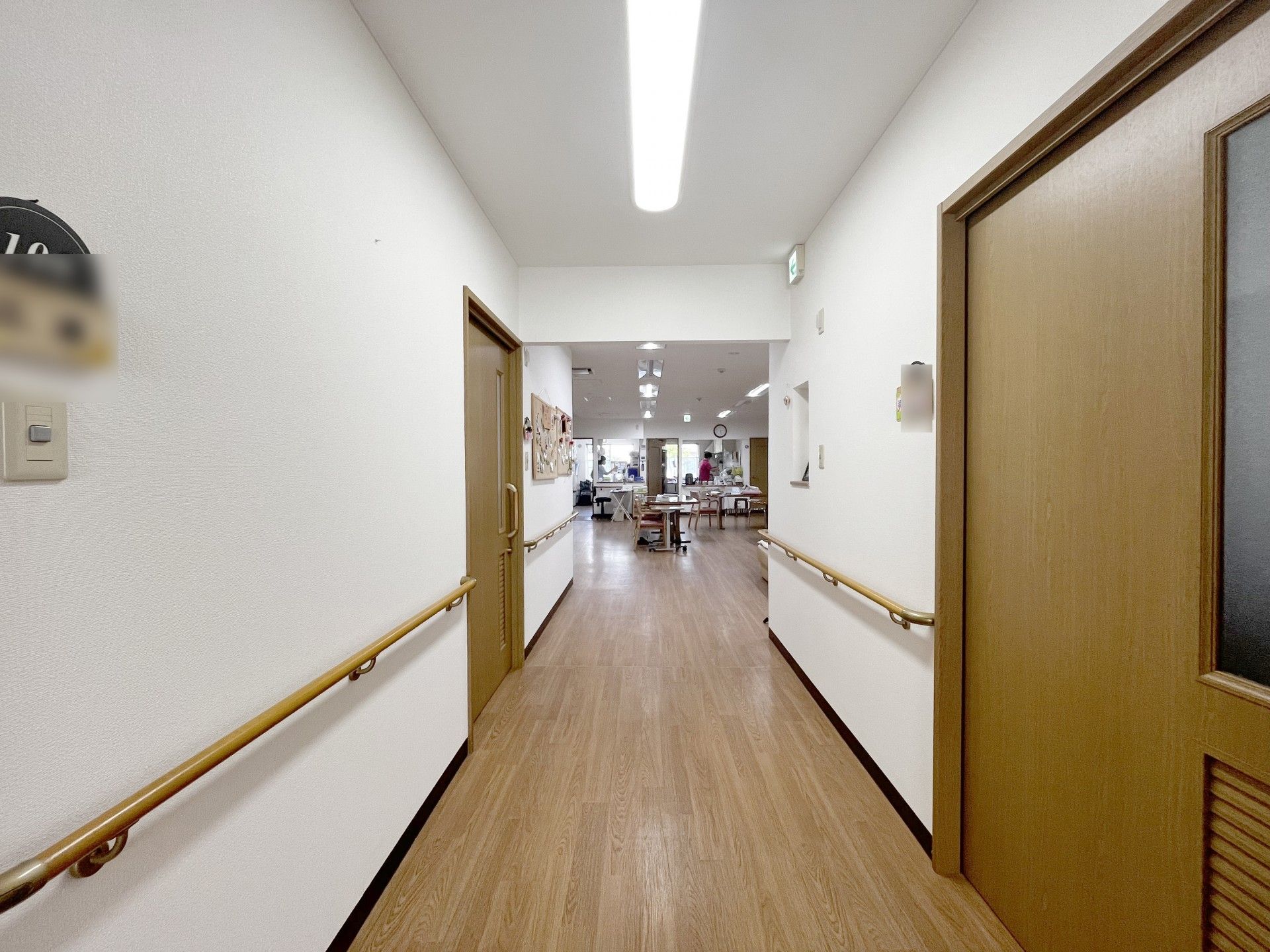 手すり付きの廊下