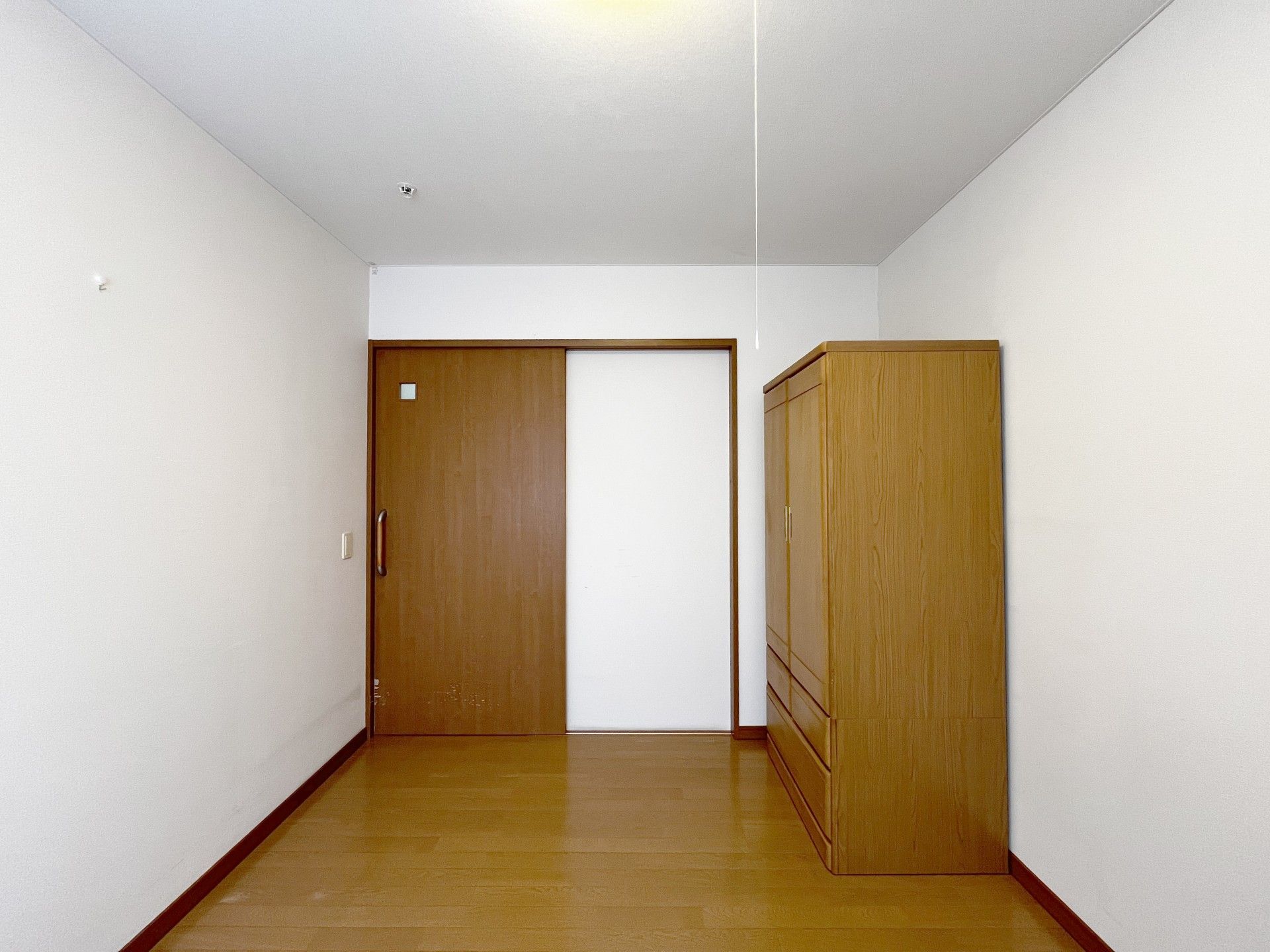 シンプルな個室の一角