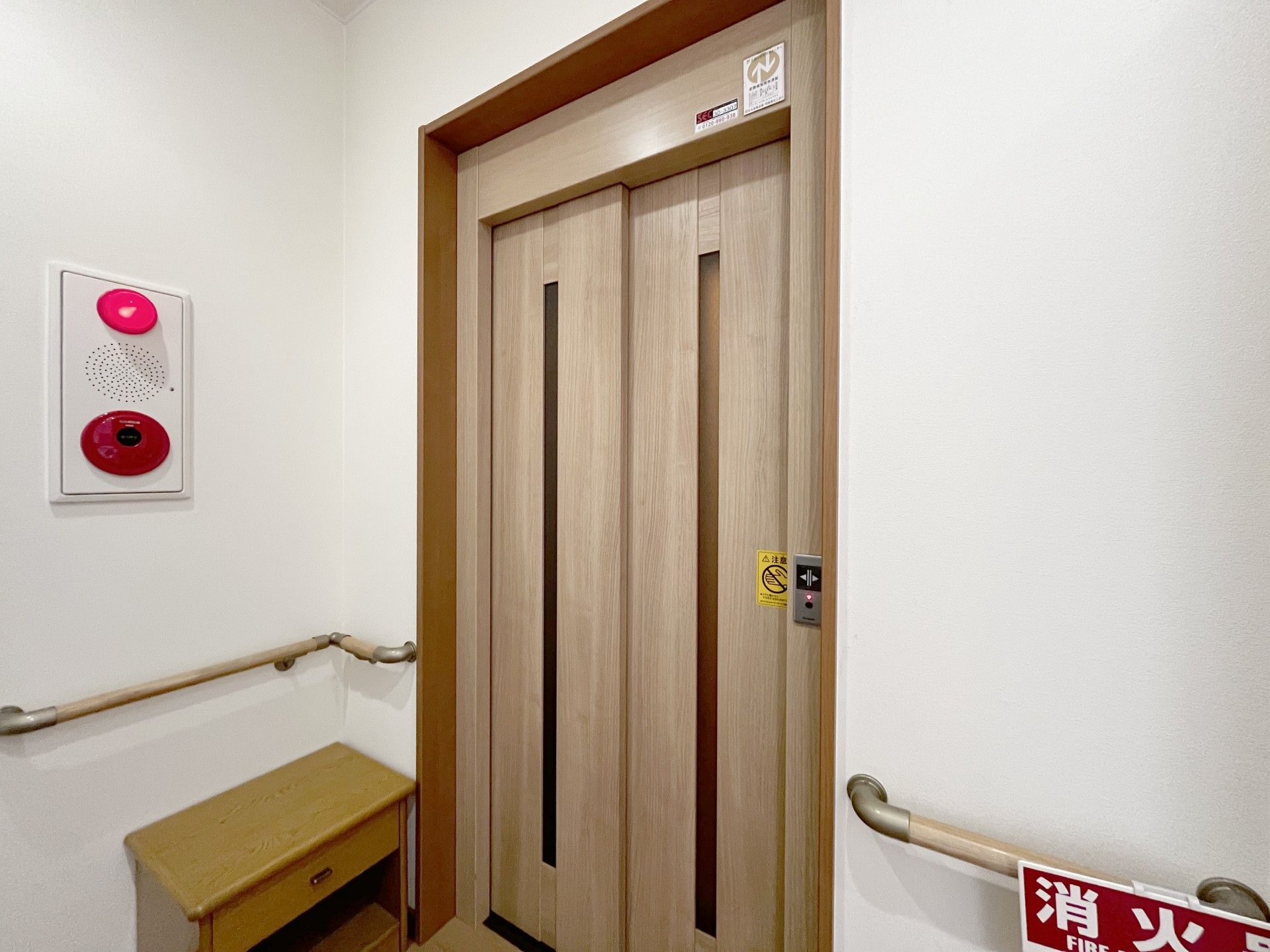 安全なエレベーター入口