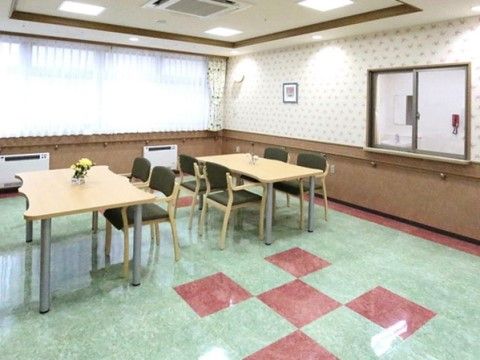 「サニーライフ札幌白石」の談話コーナー。車椅子の方でも利用しやすい談話コーナーがある。