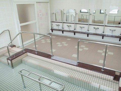 「サニーライフ宇都宮元今泉」の浴室。介護サポートが必要な方は、介護浴室もある。