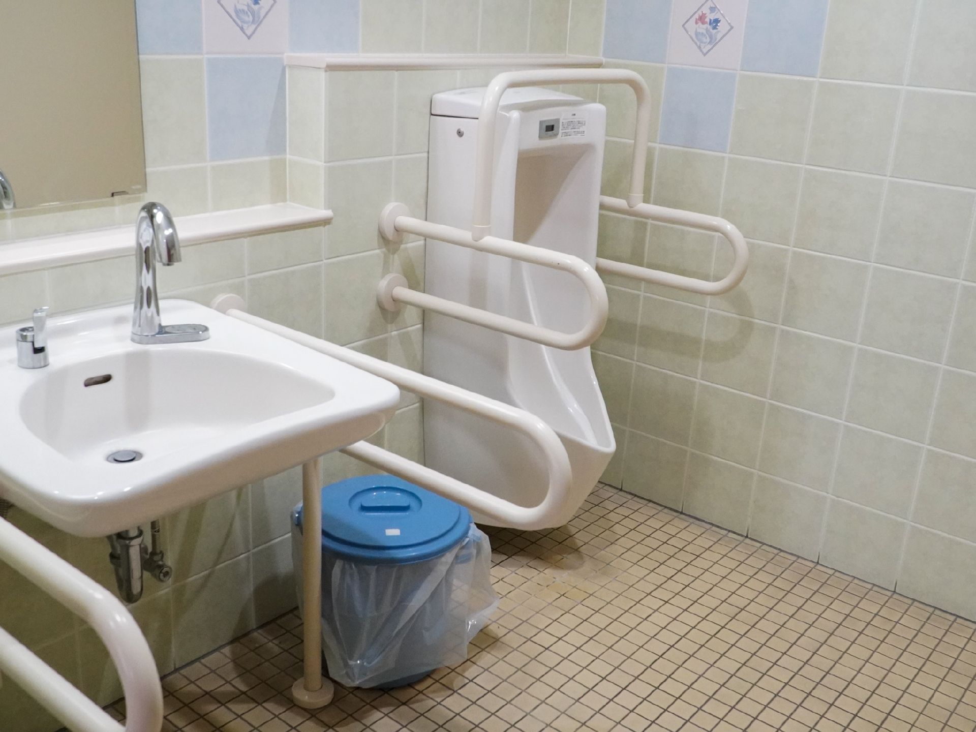 男性用便器があるトイレ