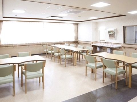 「サニーライフ群馬」の談話コーナー。イベント時には、スタッフも一緒に参加する。
