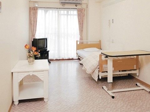 「サニーライフ北与野」の居室。自分の私物を置いて、空間に演出をする。