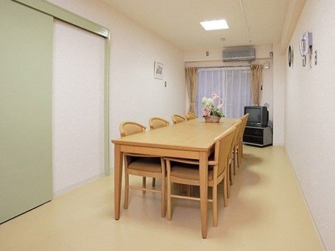 「サニーライフ北与野」の談話コーナー。レクリエーションでも使用して、楽しみの場でもある。