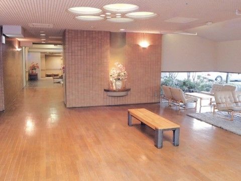 「サニーライフ大宮」のホール。