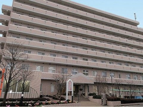 外装が赤色の介護施設