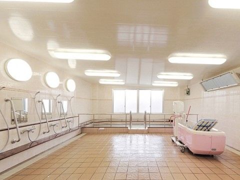 機械浴のある浴室