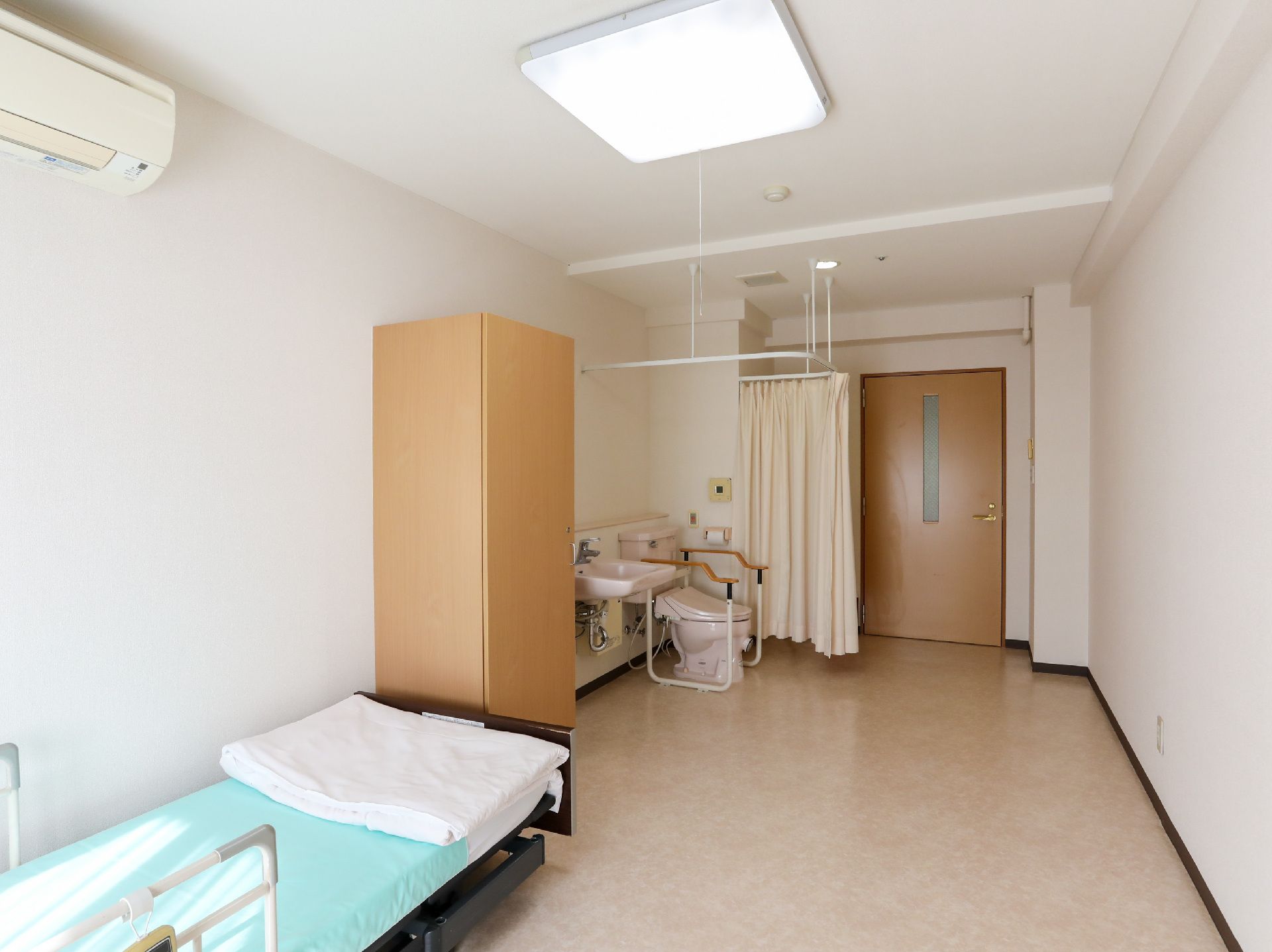 面積が広く、家具を多く設置することのできる居室