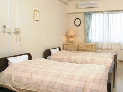 「サニーライフ埼玉」の居室・二人部屋。ご夫婦やご兄弟、ご姉妹と一緒になれる、二人部屋を用意している。