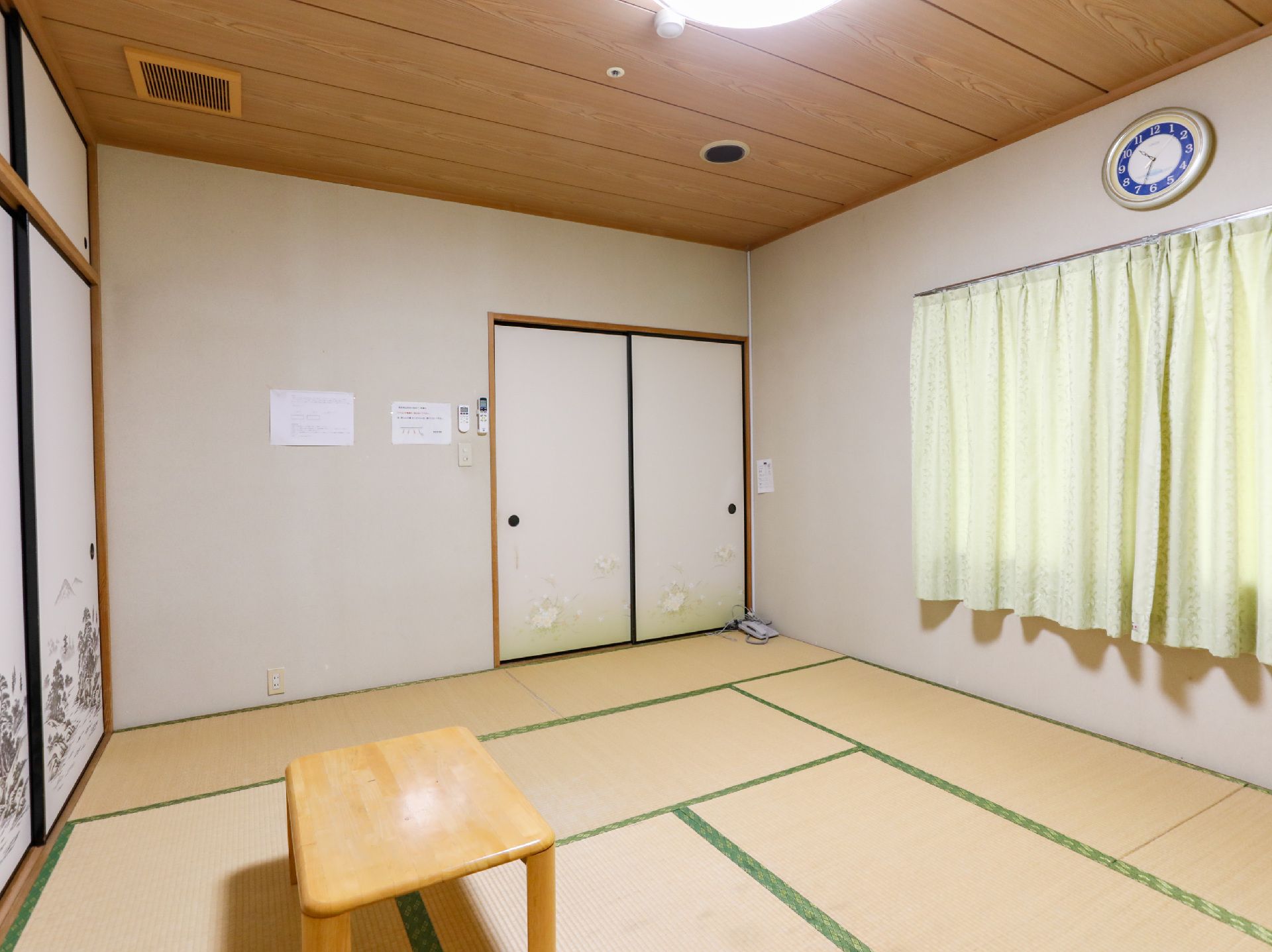 畳風の居室