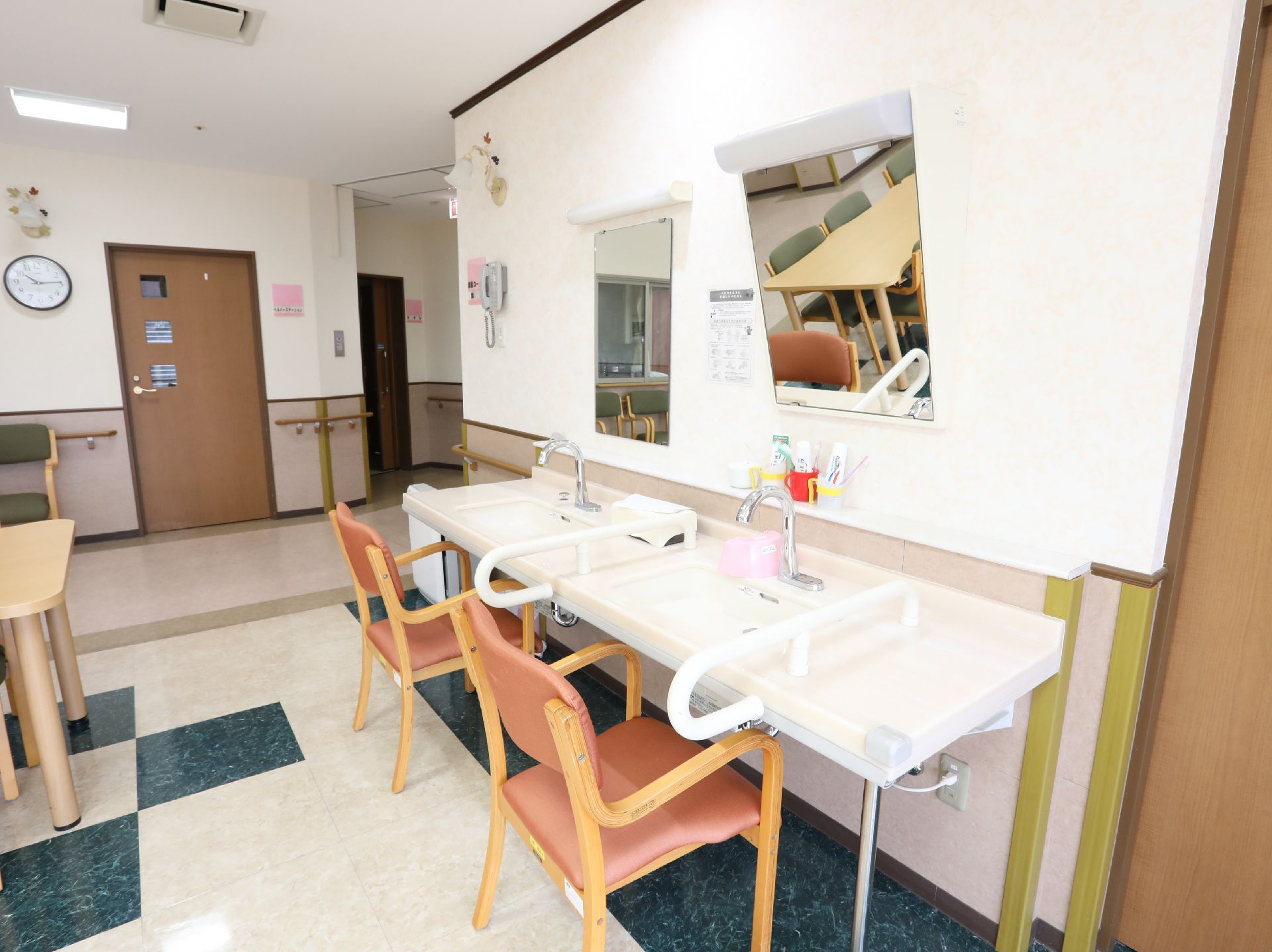 食事やレクリエーションの際に入居者が集まる食堂