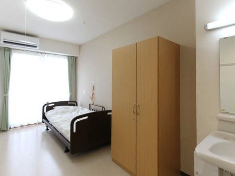 「サニーライフ新座」の居室。シンプルで清々しい居室になっている。