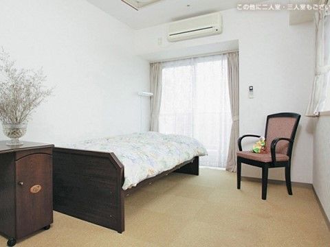 「サニーライフ君津」の居室。日差しが入りやすい、居心地の良い部屋になっている。
