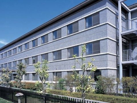 柵で覆われている介護施設