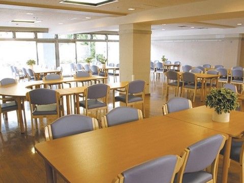 「サニーライフ流山」の食堂。栄養バランスや色彩、美味しさを持ち合わせた、出来たての美味しいお食事をいただける。