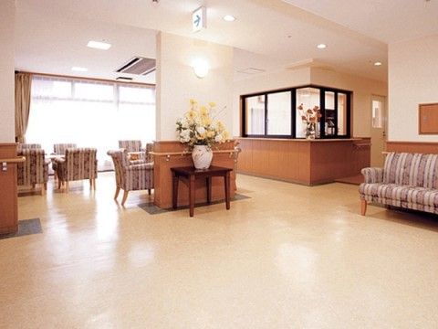 「サニーライフ北柏」のホール。スタッフやご入居者様と一緒に、お喋りの場として活用されている。