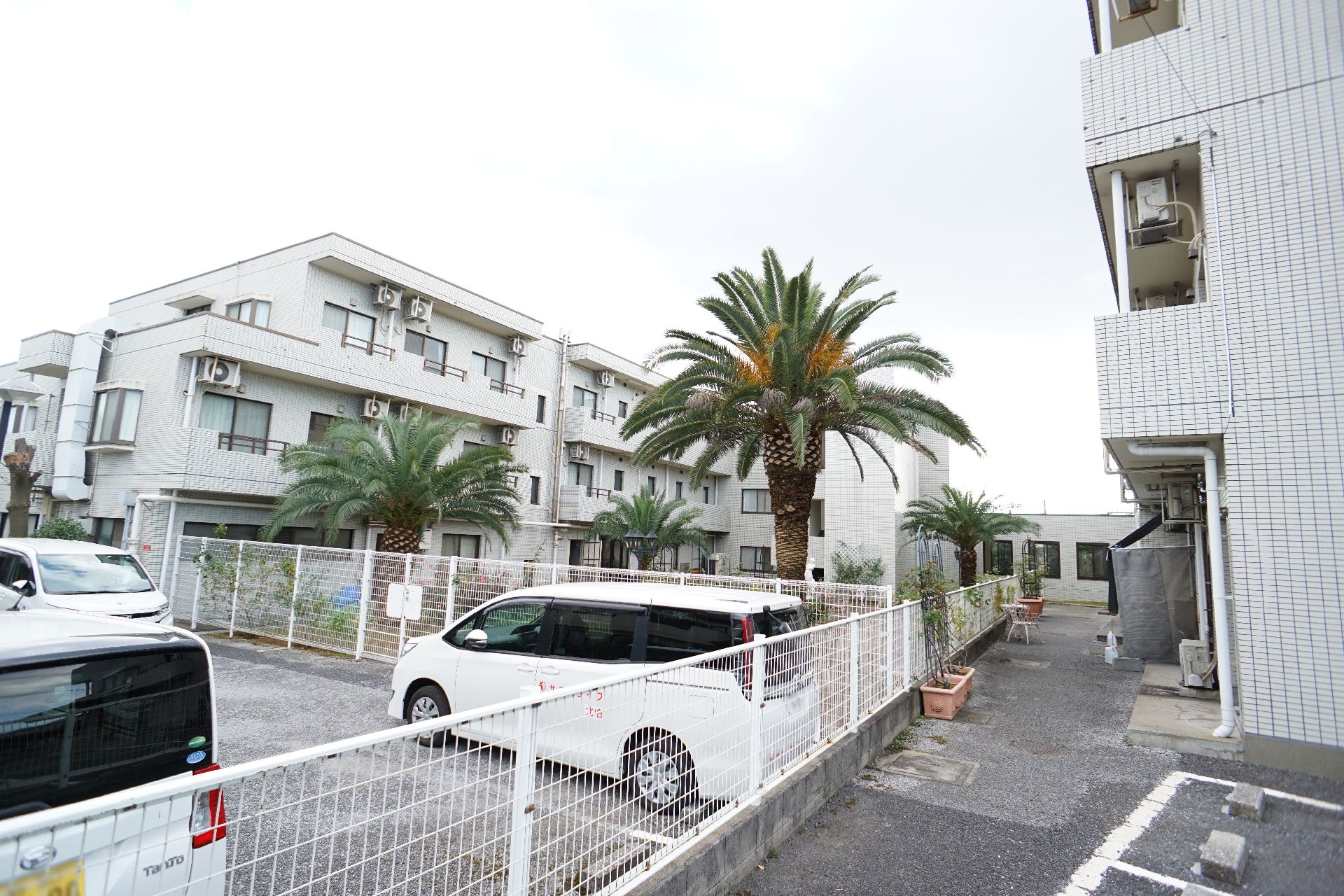 遠方からでも簡単にアクセスすることができる駐車場
