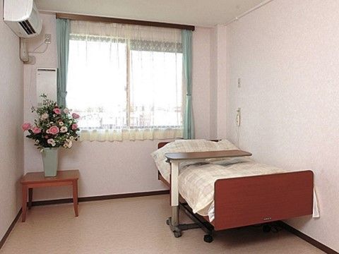 介護ベッドのある居室
