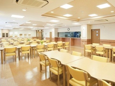 「サニーライフ柏」の食堂。洗面台も付いているので、お食事前のお手洗い場所も用意されている。