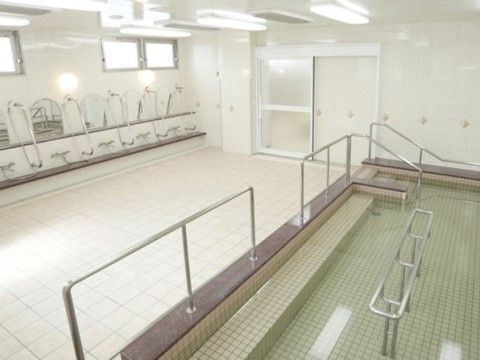 「サニーライフ柏」の浴室。スタッフがご入居者様のお体を事前にチェックして、その日にあった浴室を選択できる。